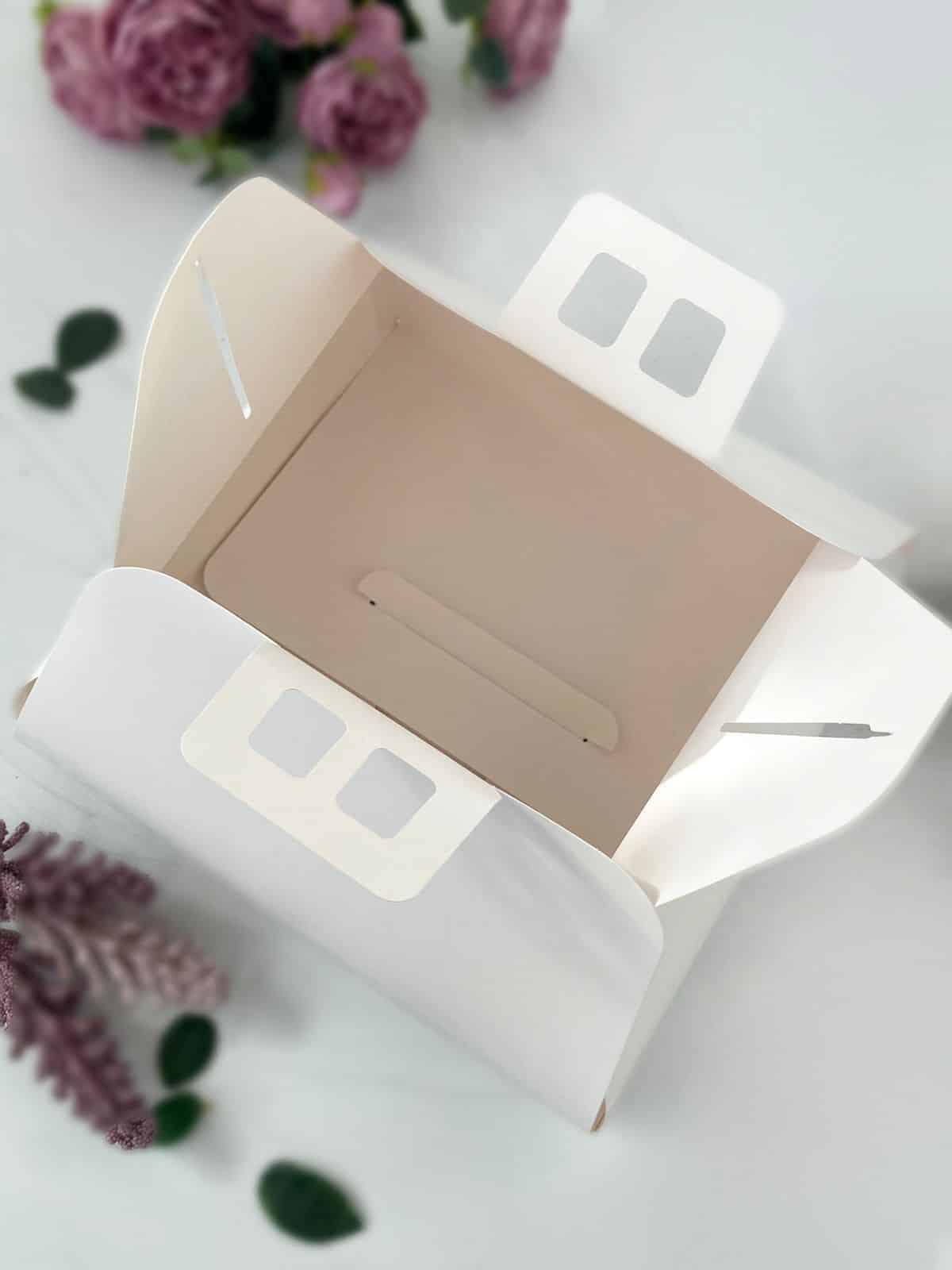 upakovka-pod-eklery-pirozhnye-bento-tort-belaya-00003-3 Упаковка под пирог/пирожные/торт, белая — изображение 3