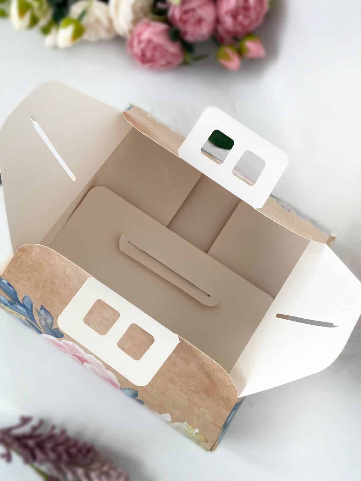 upakovka-pod-eklery-pirozhnye-bento-tort-cvety-00014-3 Упаковка под пирог/пирожные/торт "Пионы" — изображение 3